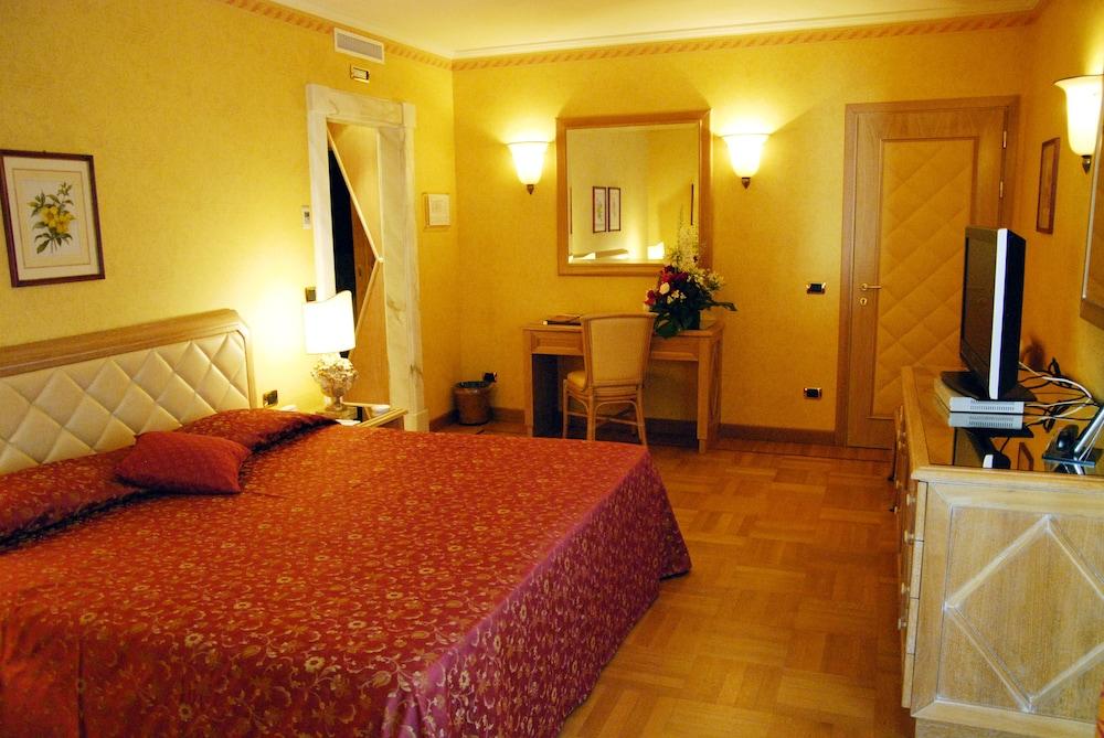 Park Hotel Villa Ariston Camaiore Bagian luar foto