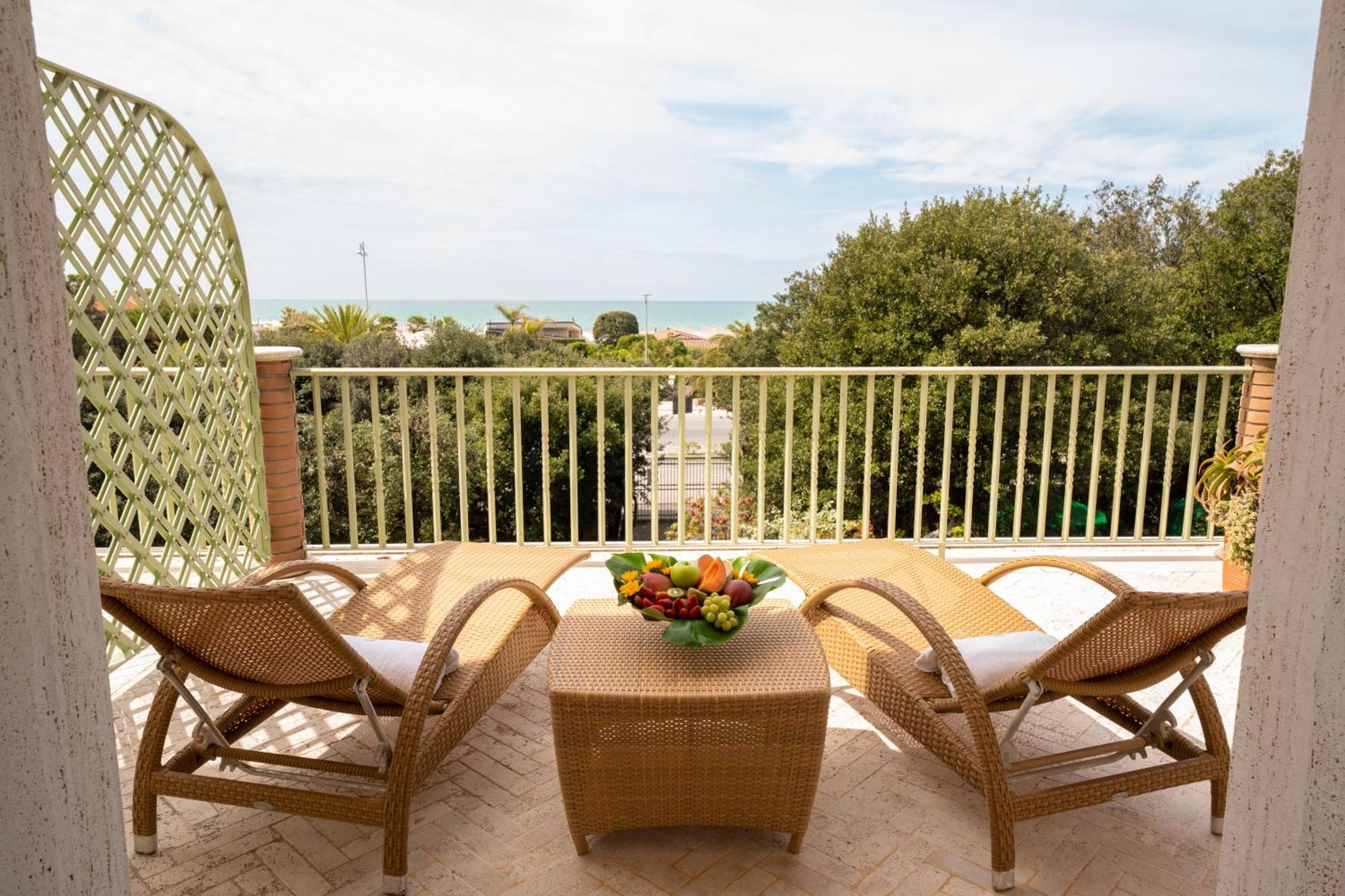 Park Hotel Villa Ariston Camaiore Bagian luar foto