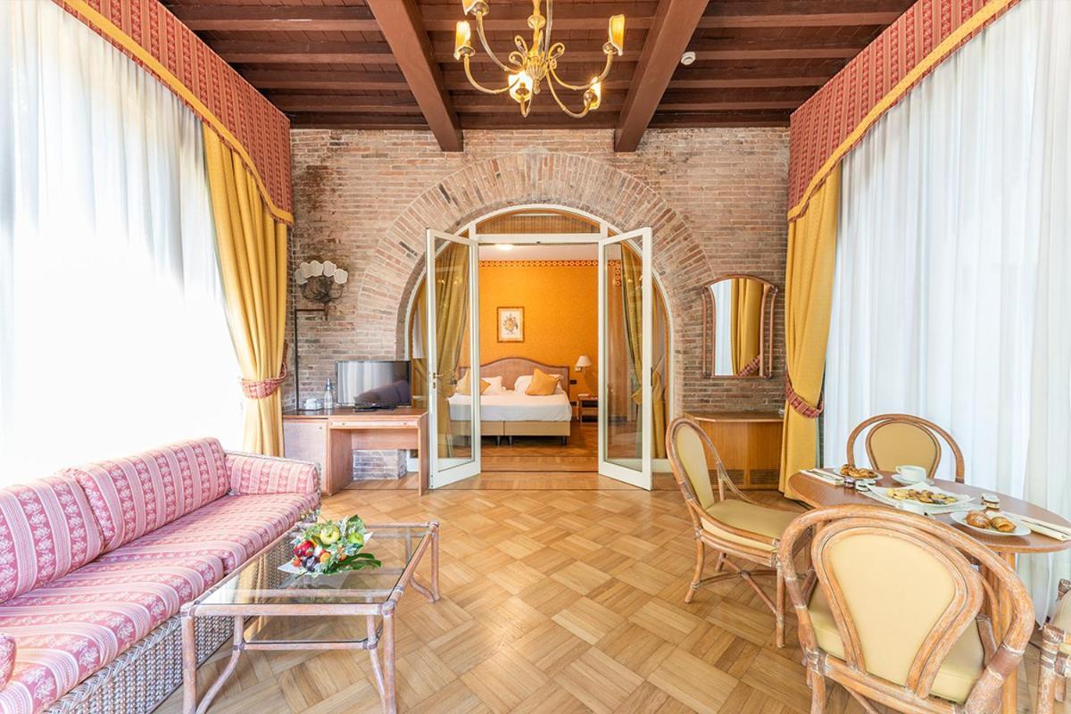 Park Hotel Villa Ariston Camaiore Bagian luar foto
