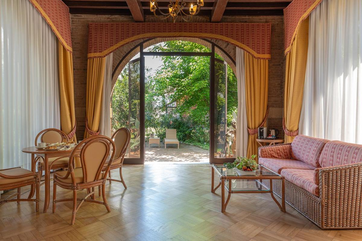 Park Hotel Villa Ariston Camaiore Bagian luar foto