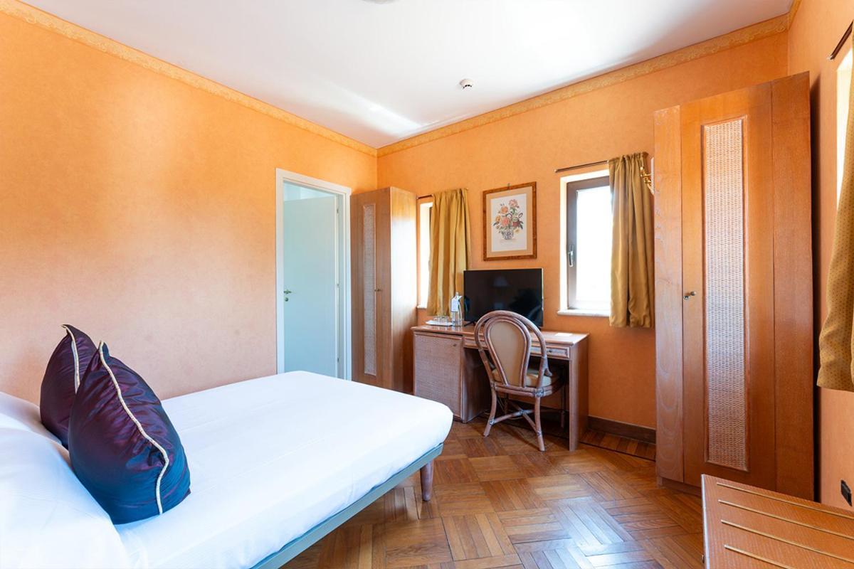 Park Hotel Villa Ariston Camaiore Bagian luar foto