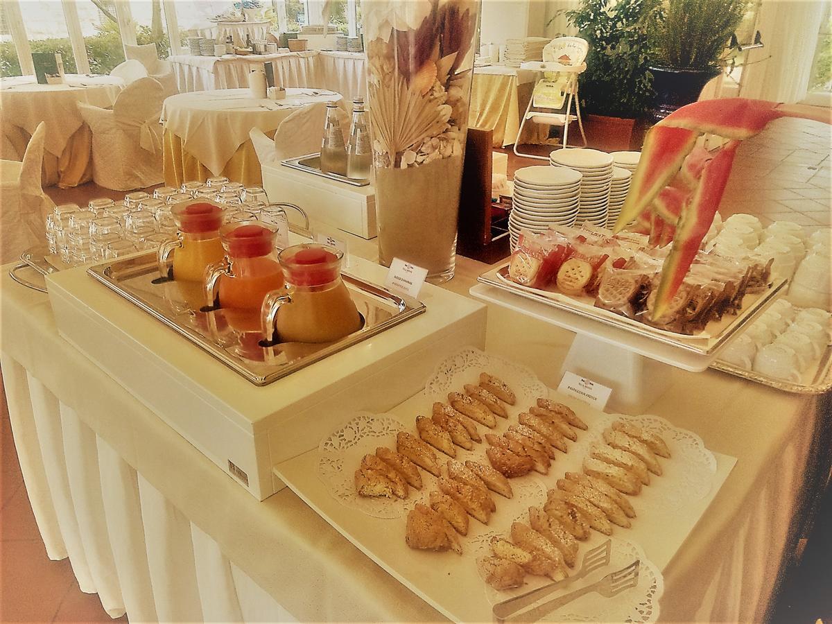 Park Hotel Villa Ariston Camaiore Bagian luar foto