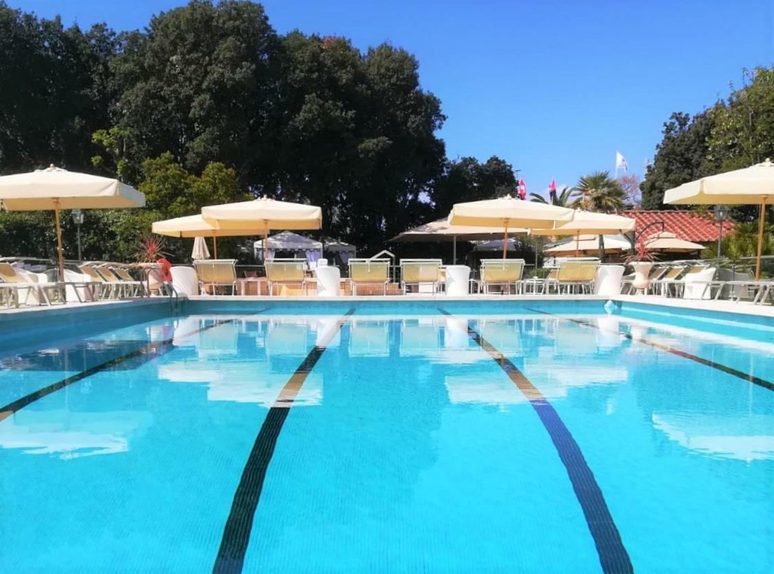 Park Hotel Villa Ariston Camaiore Bagian luar foto