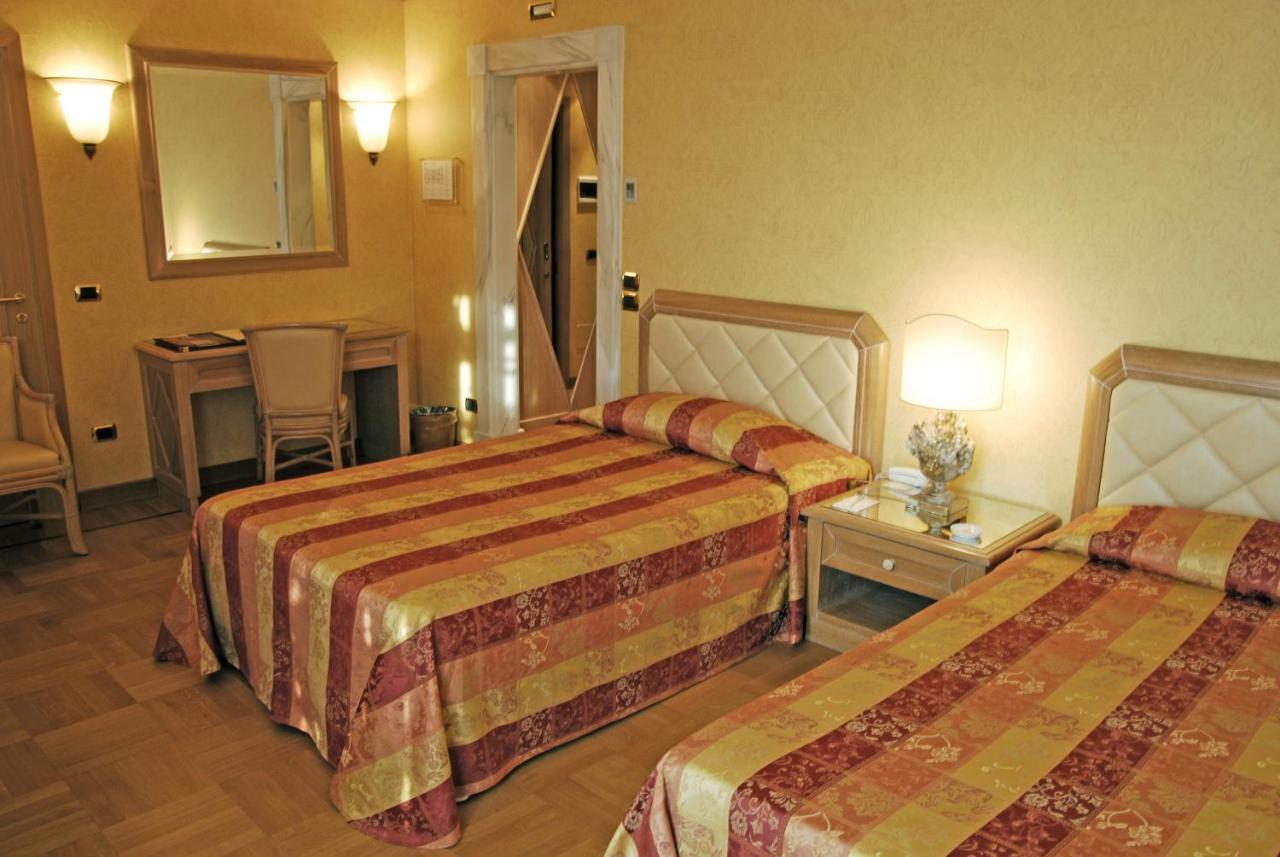 Park Hotel Villa Ariston Camaiore Bagian luar foto